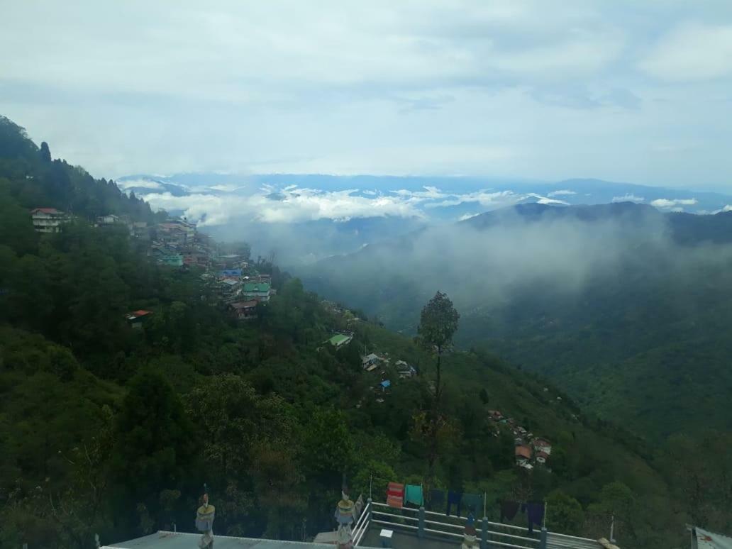 Vamoose Quaint Wood Cottage Darjeeling  Exterior photo